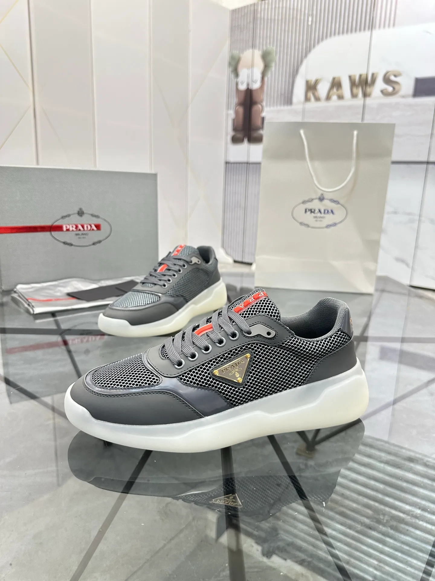 Men's shoes for sale 💰: 💰P620¥ High-end top quality Product trademark: Prada *"Prada*" low-top casual shoes Regular size: 38-45 (can be customized to 46) Product materials: Upper imported first-layer cowhide spliced ​​with original fabric, breathable lining, cowhide foot pads, original outsole. No.: 001